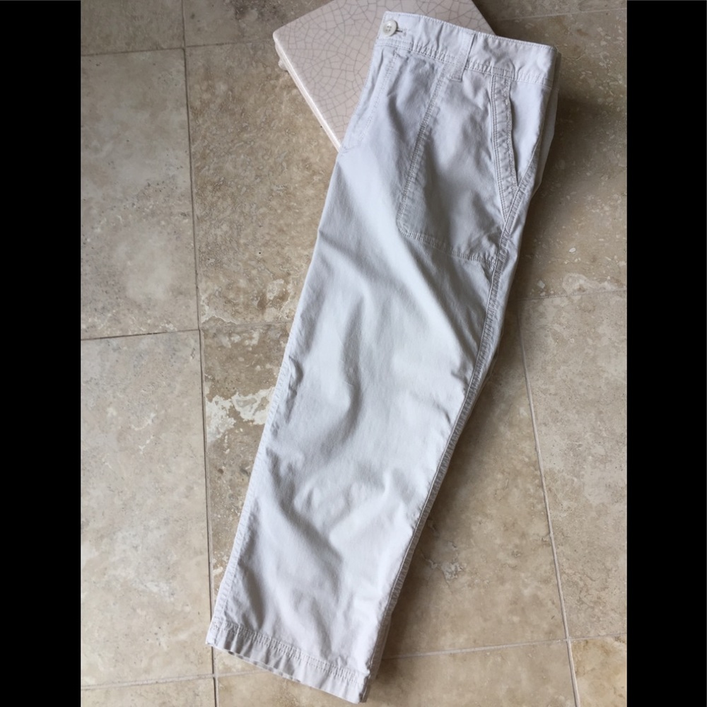 Eddie Bauer beige capris w/ 4 pockets &zip front12